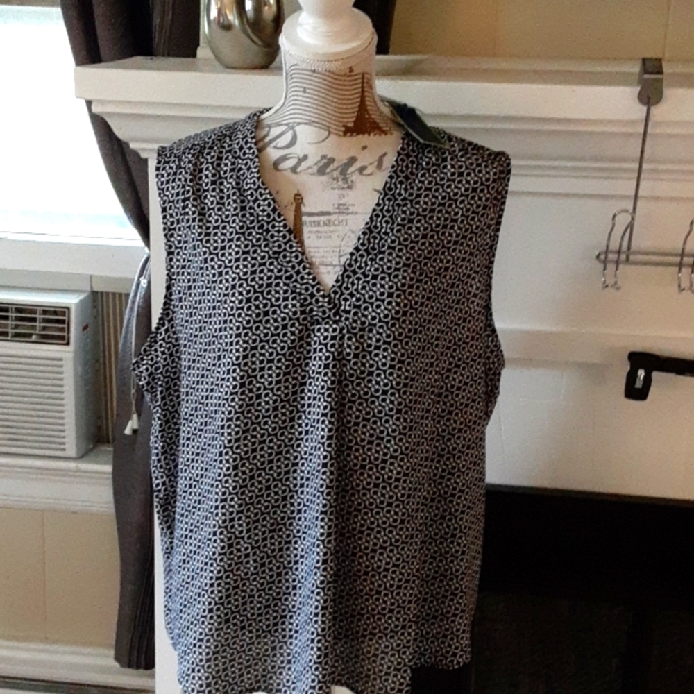 Pretty Sleeveless top